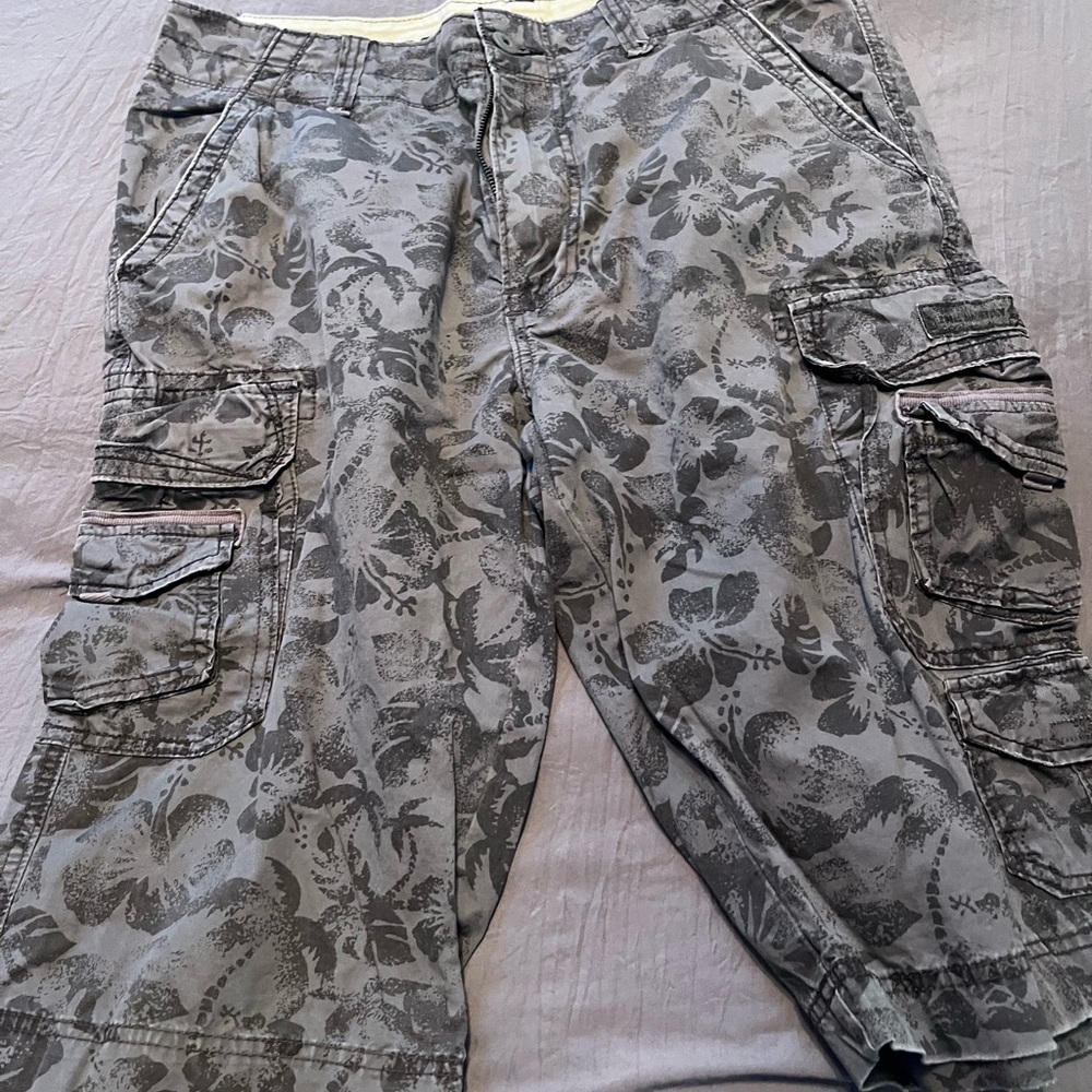 UNIONBAY Men's Floral Pattern Cargo Shorts - Gray